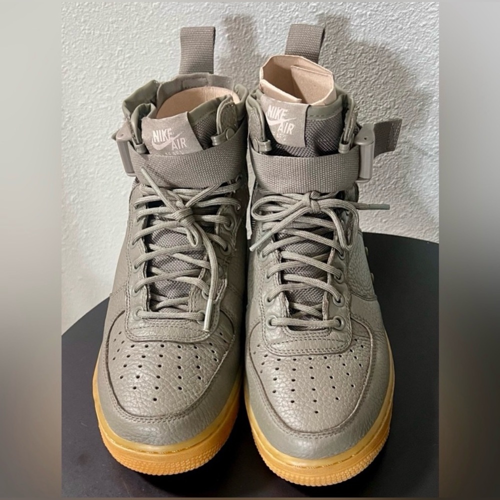 IOB Nike SF Air Force 1 Mid Dark Stucco Sneakers
Shoes Iconic Strap Collectible - Picture 5 of 16